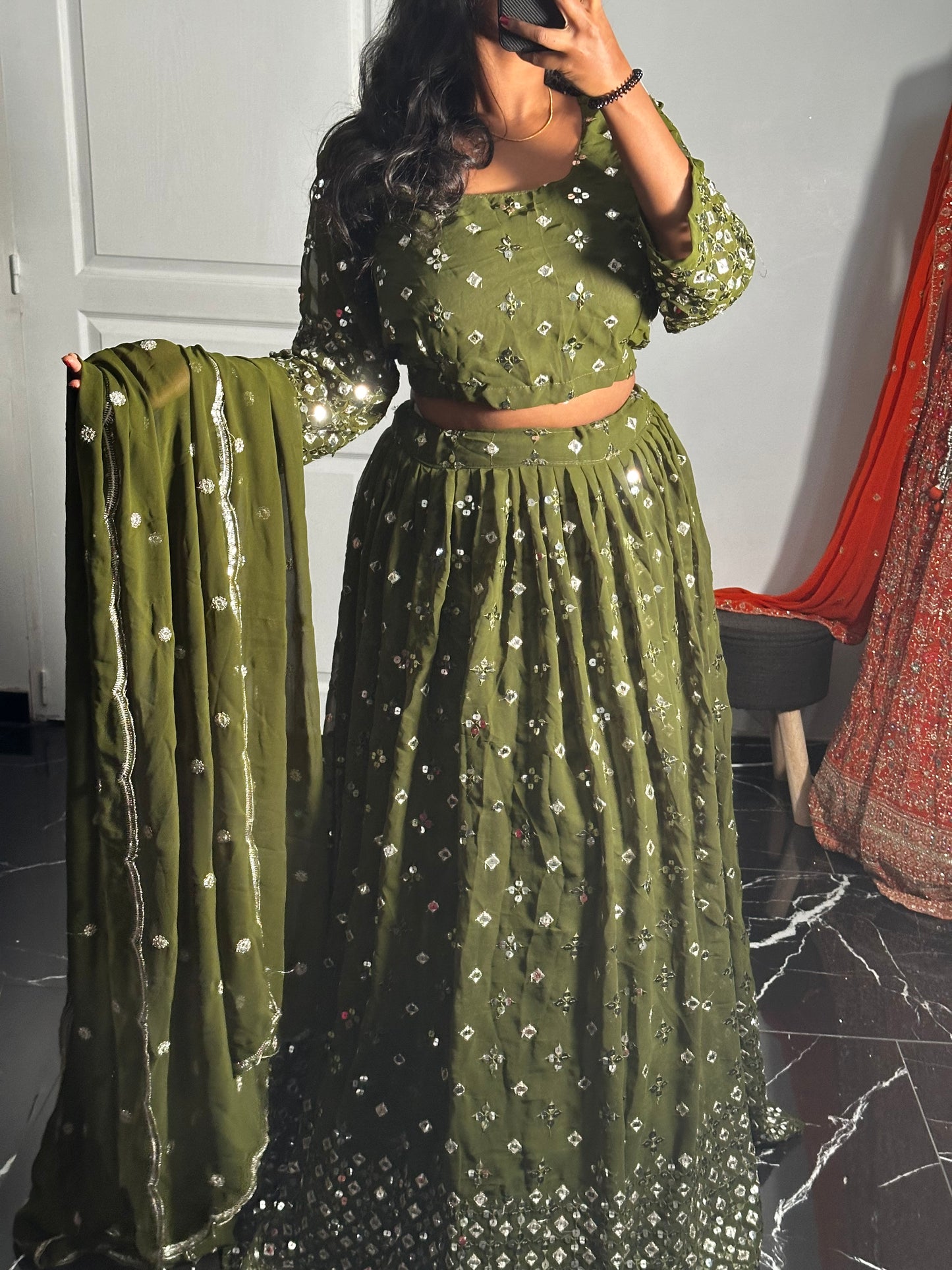 Lehenga Vert Olive de Luxe en Georgette Brodé