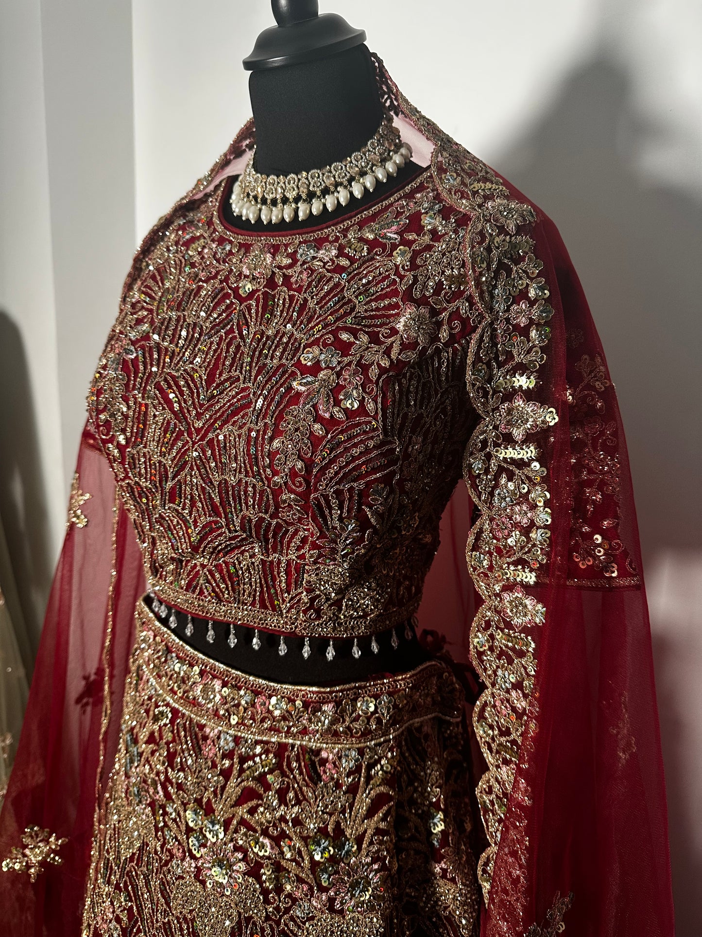 Lehenga 3 pièces bordeaux brodé