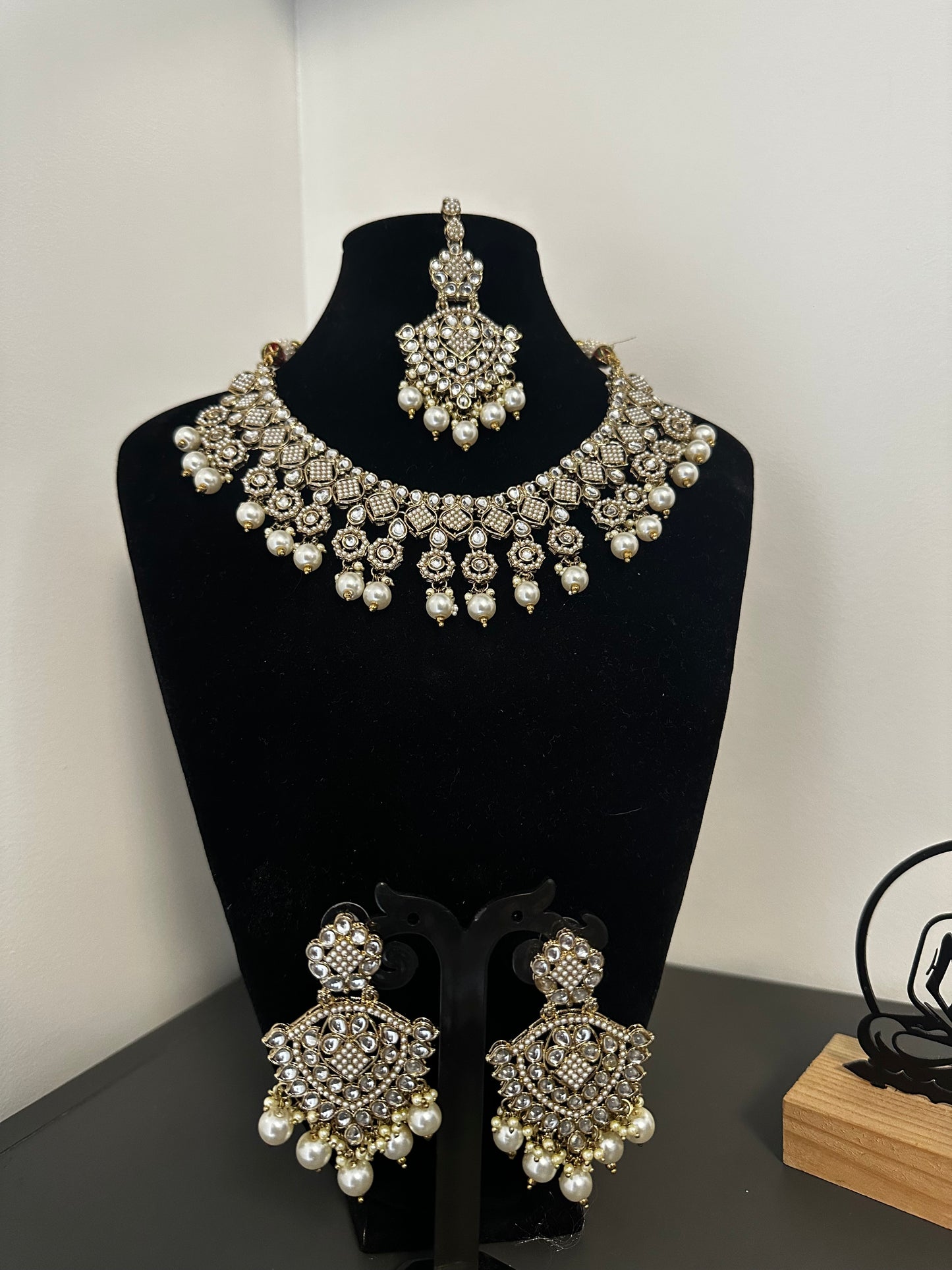 Parure Ishita Royale