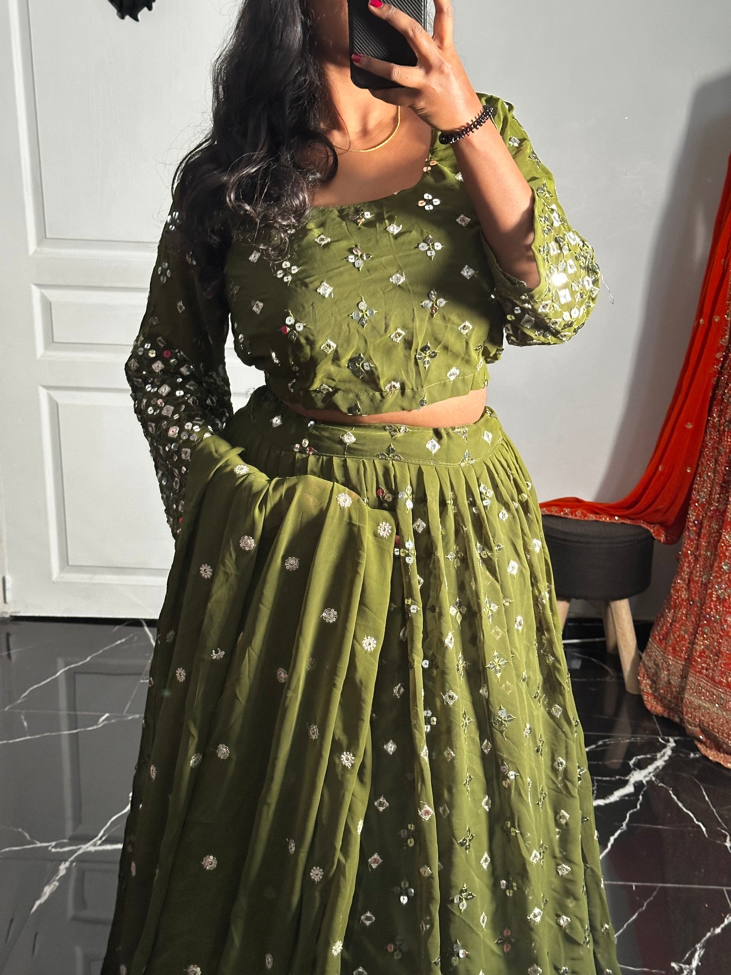 Lehenga Vert Olive de Luxe en Georgette Brodé