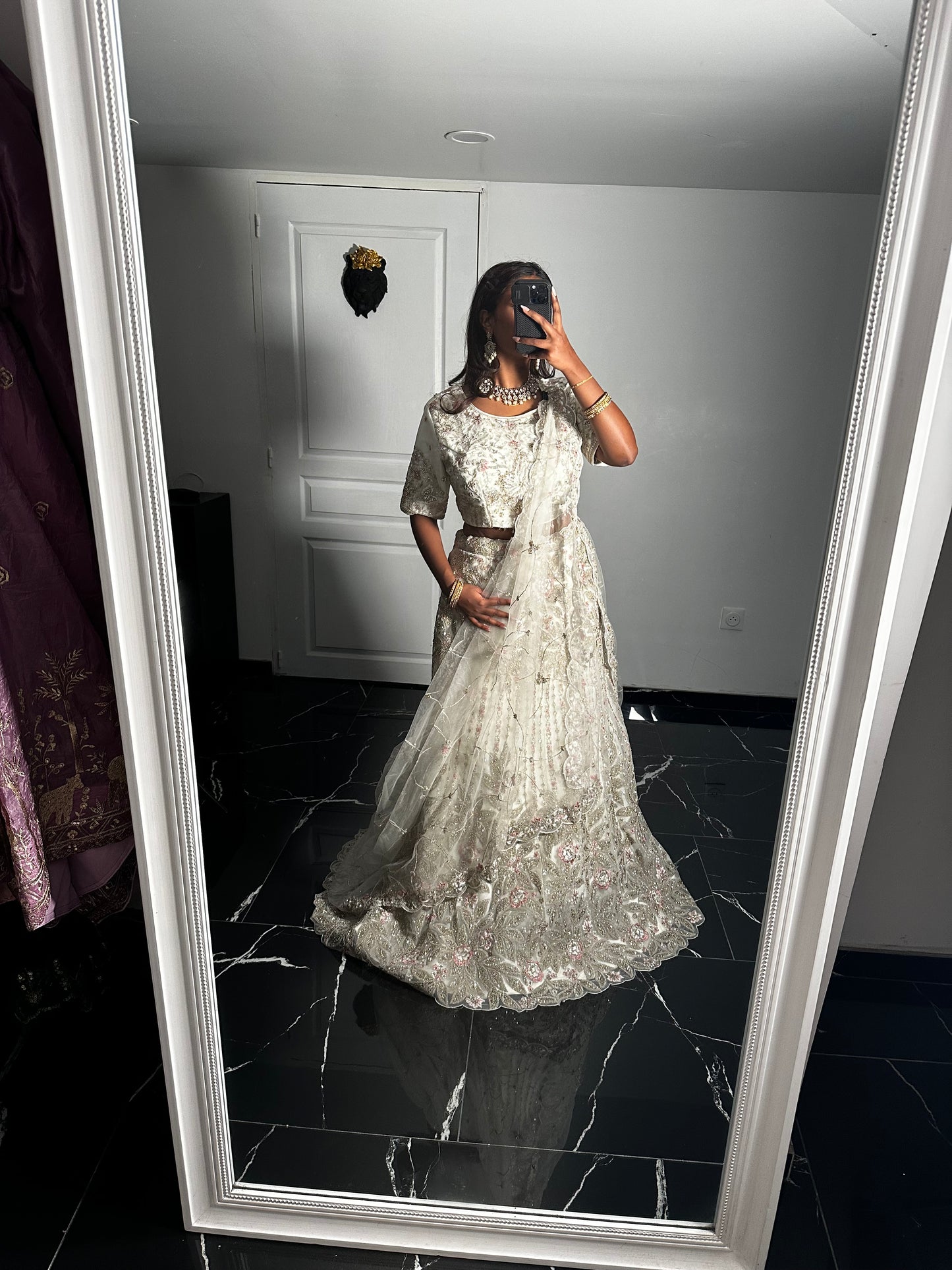 Lehenga ivoire doré – Élégance florale pastel