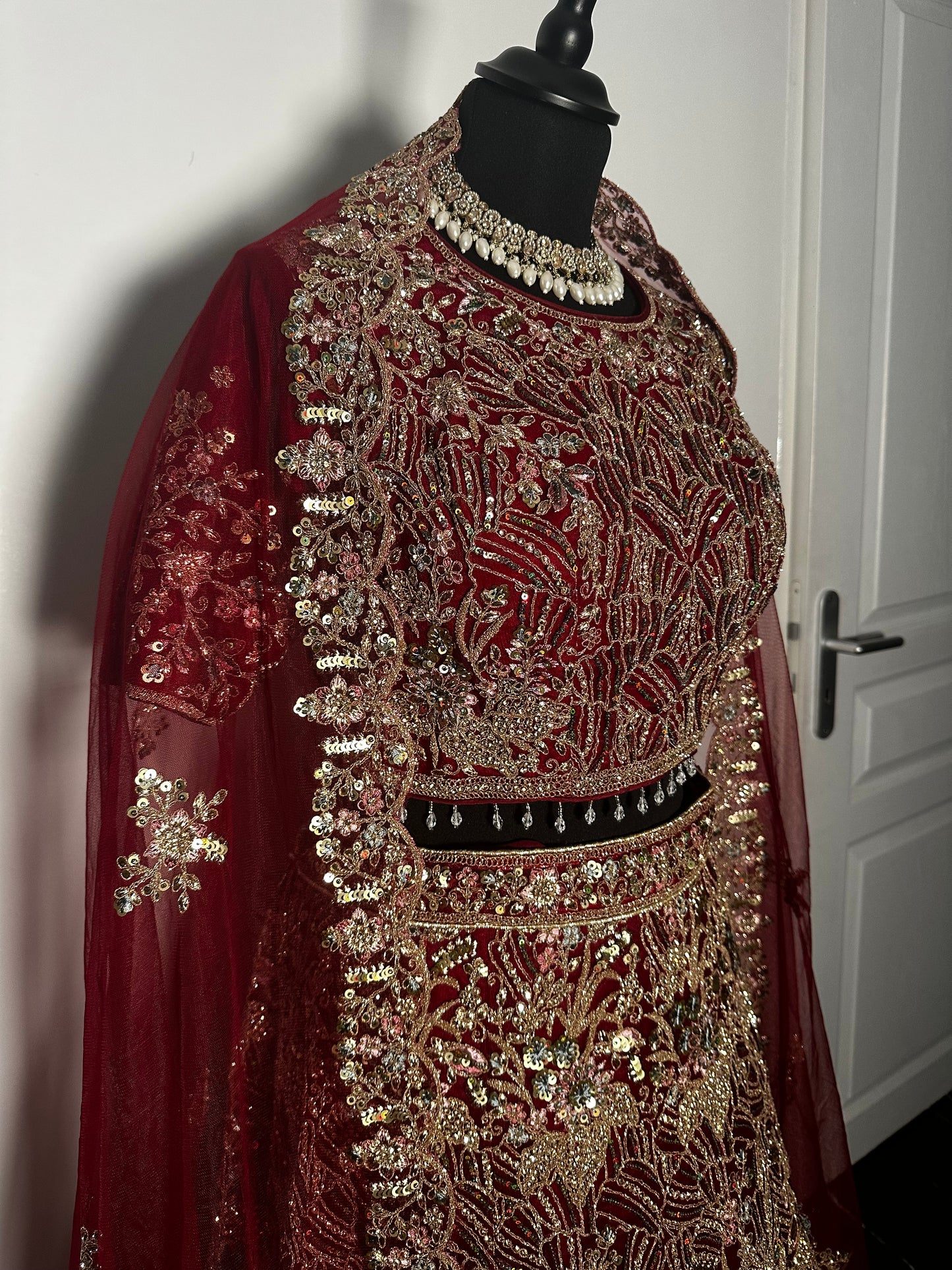 Lehenga 3 pièces bordeaux brodé