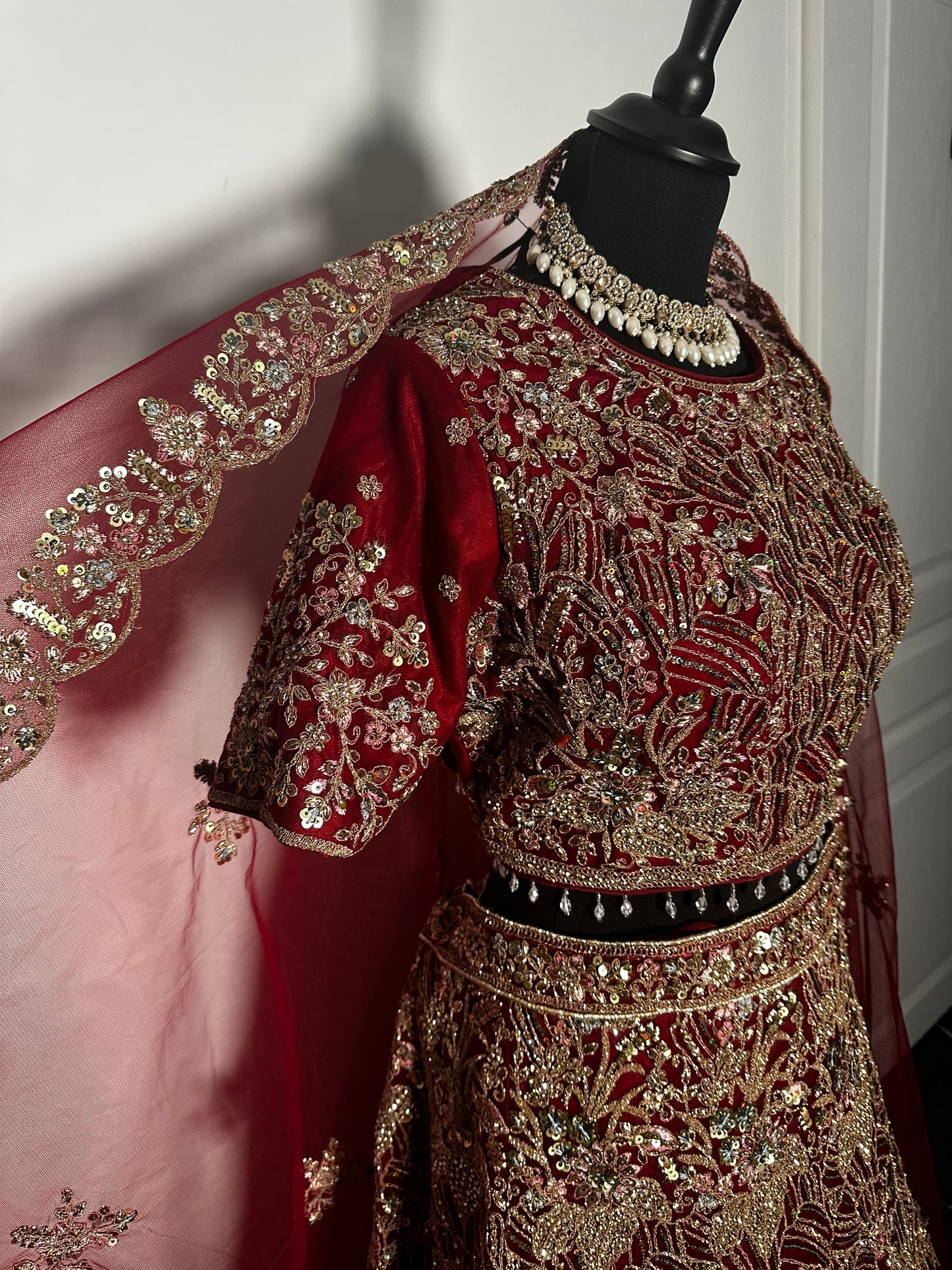 Lehenga 3 pièces bordeaux brodé