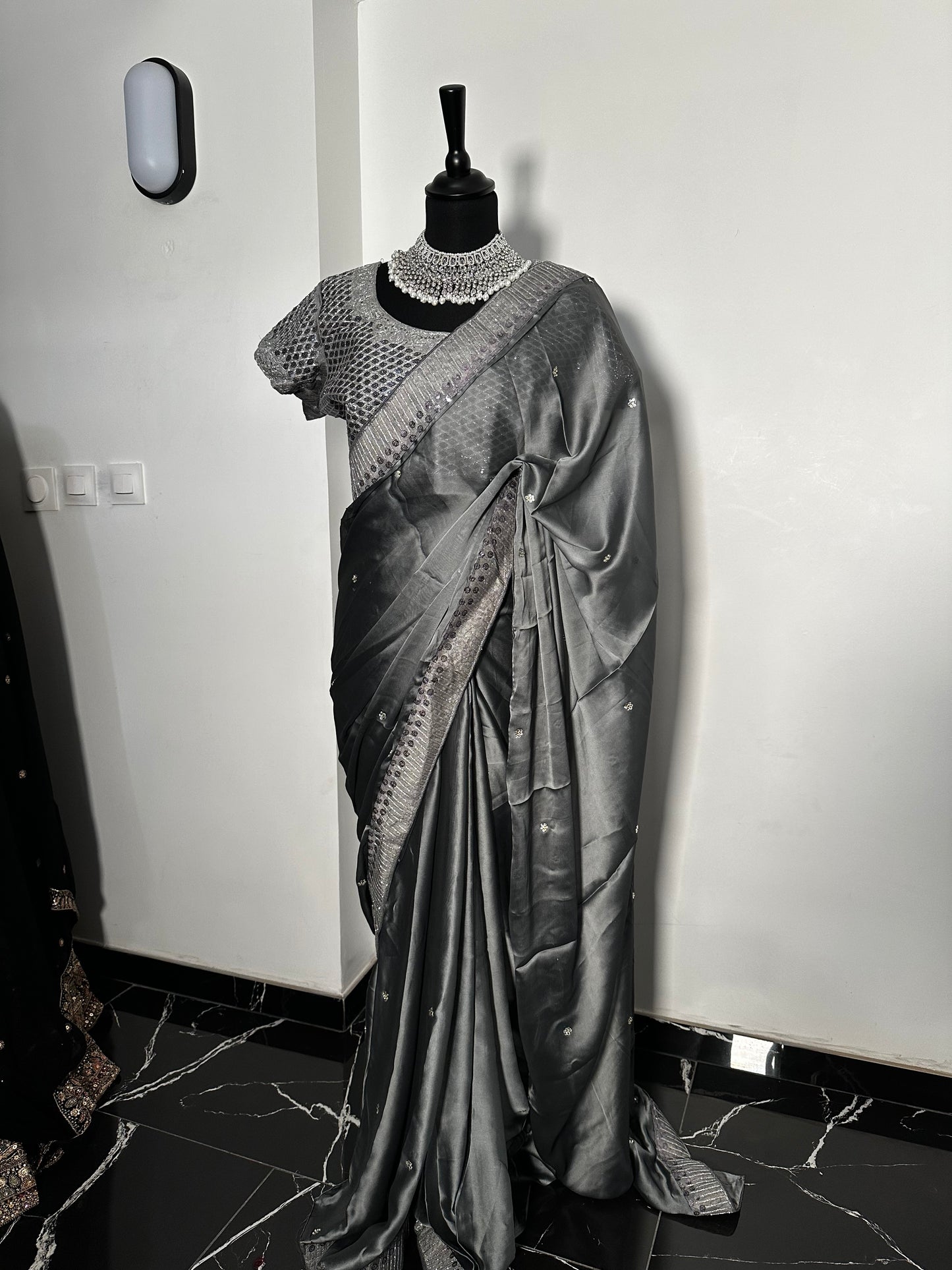 One minute saree gris