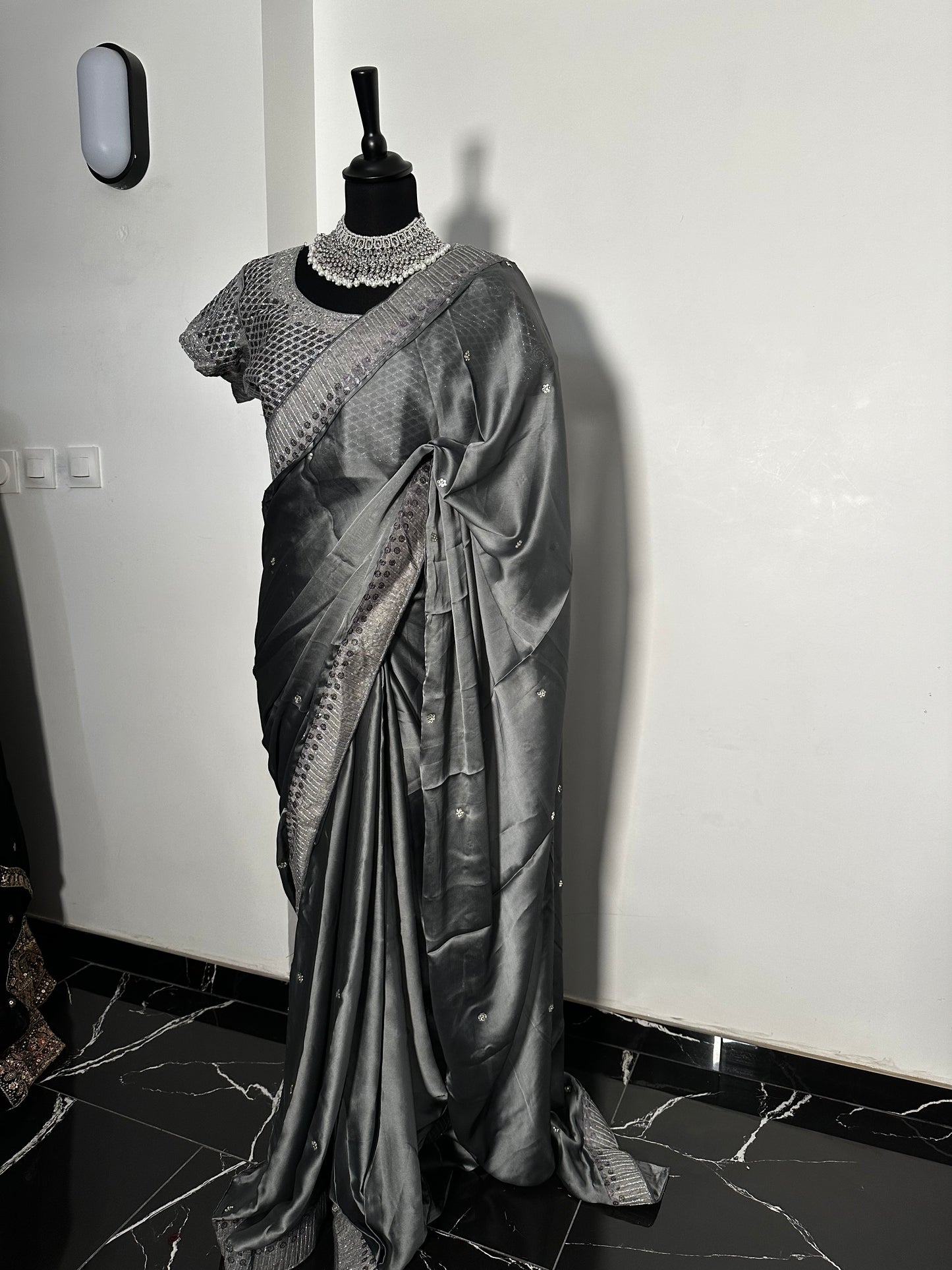 One minute saree gris