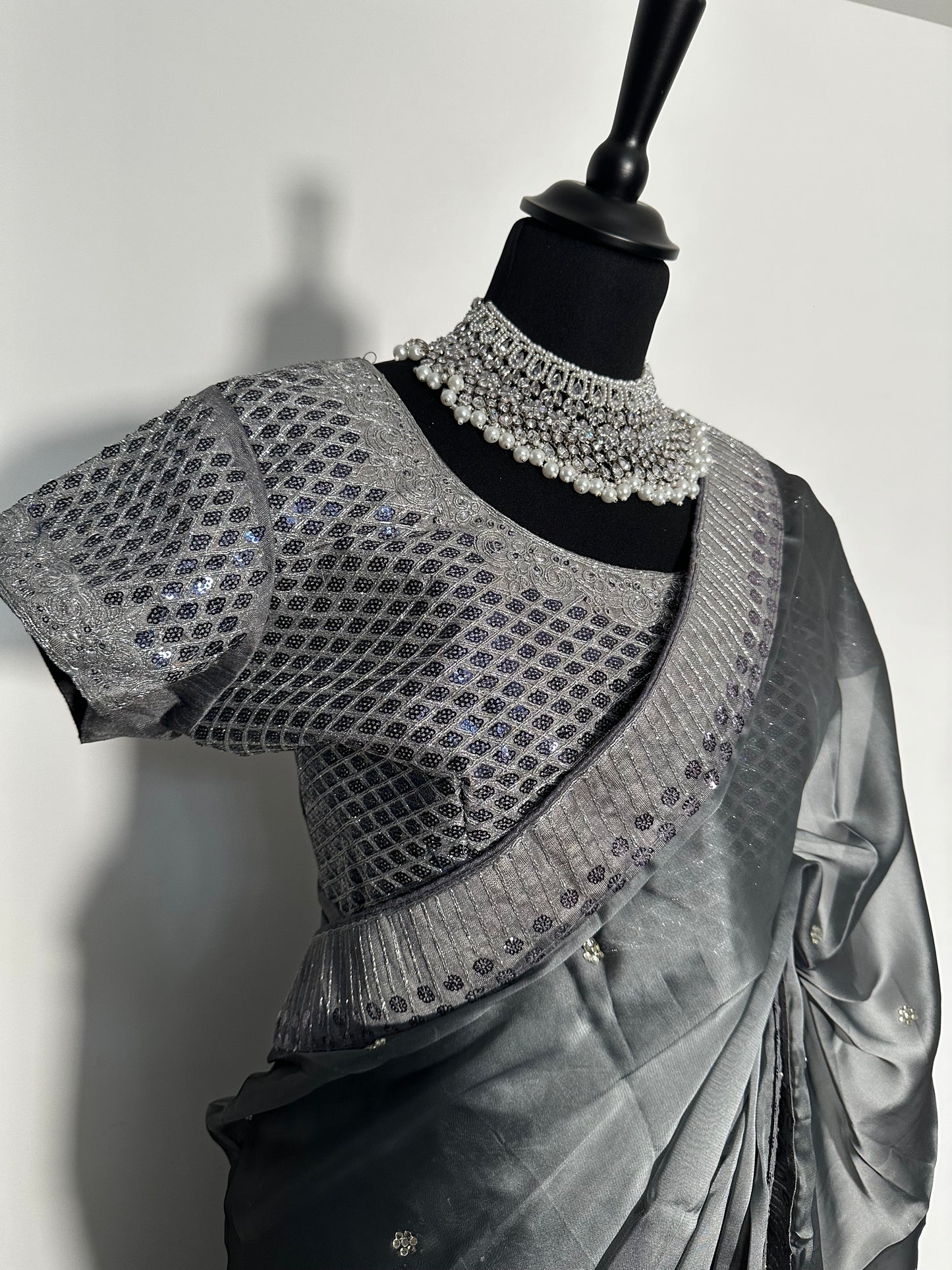 One minute saree gris