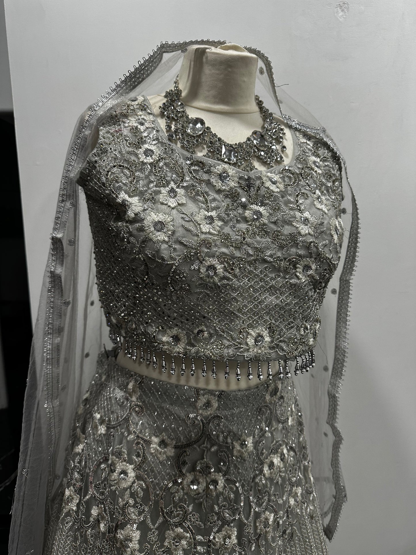 Lehenga gris