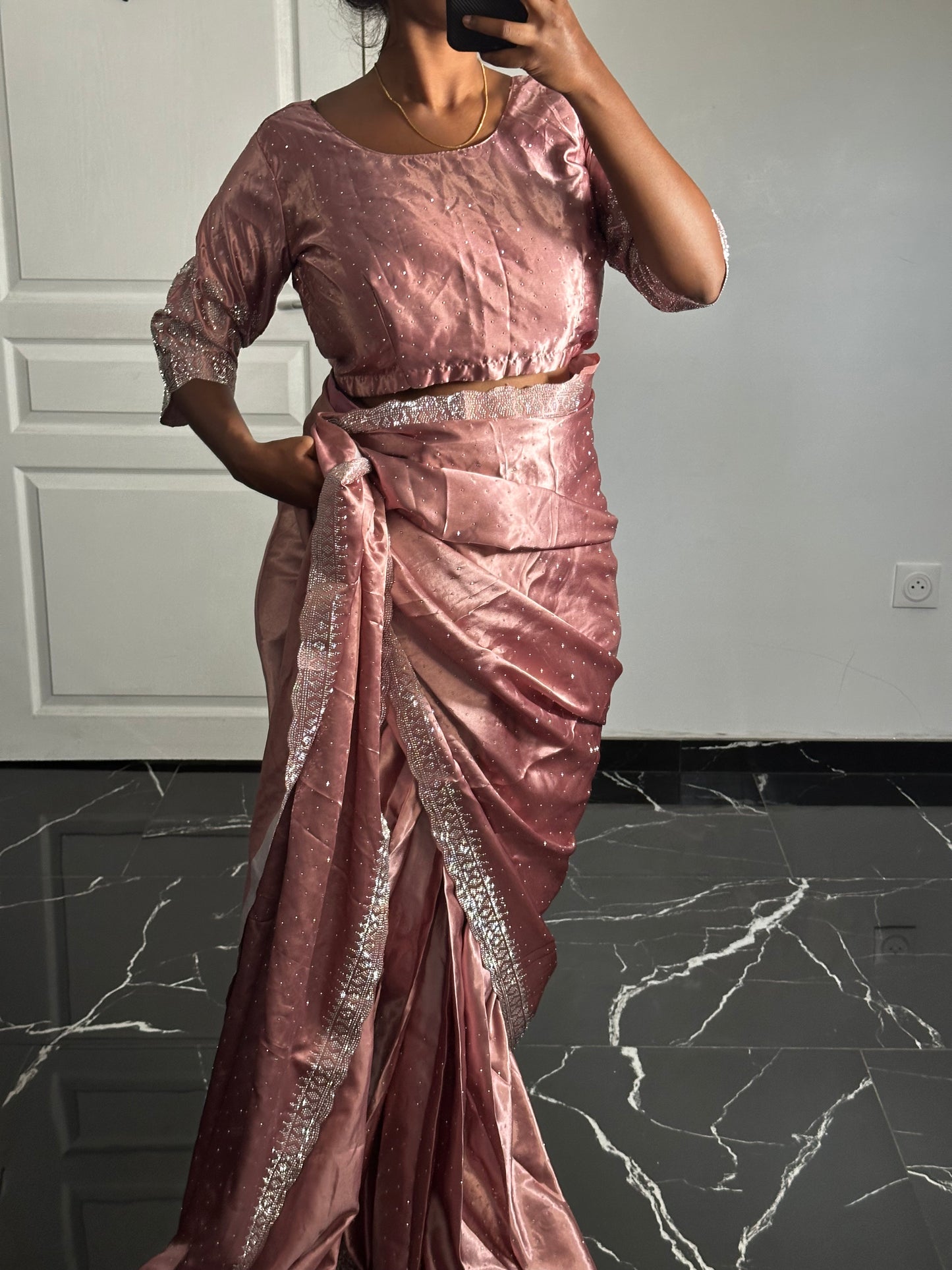 Liyanaa rose one minute saree