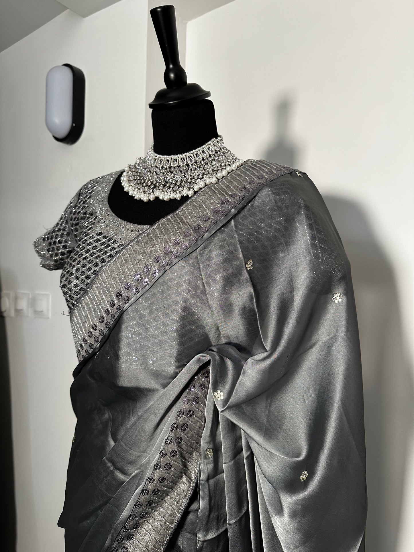 One minute saree gris
