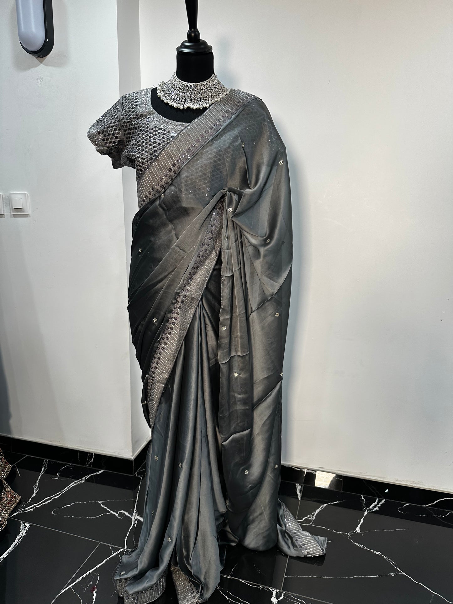 One minute saree gris