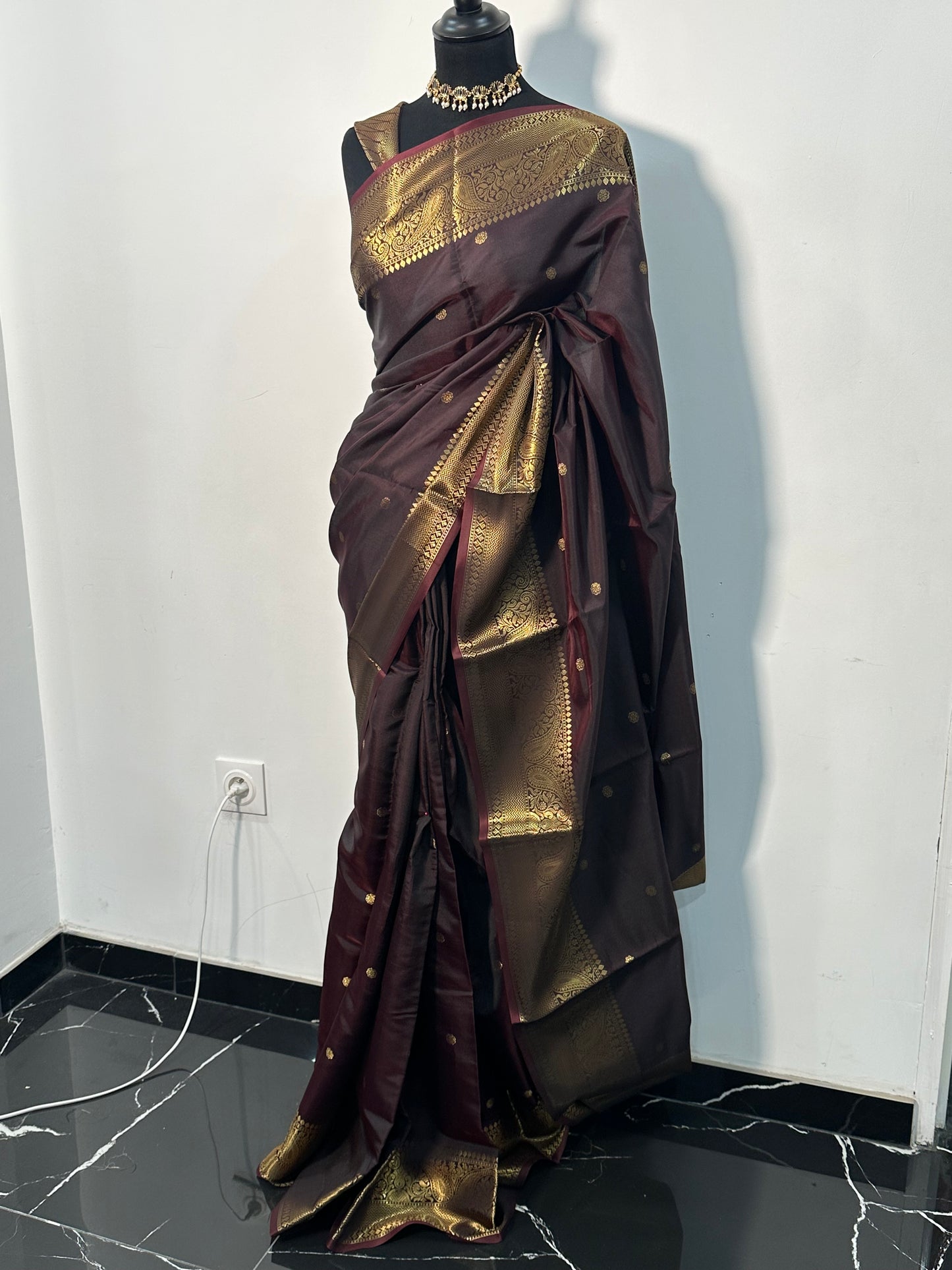 Sari Soft Silk – Marron & Doré
