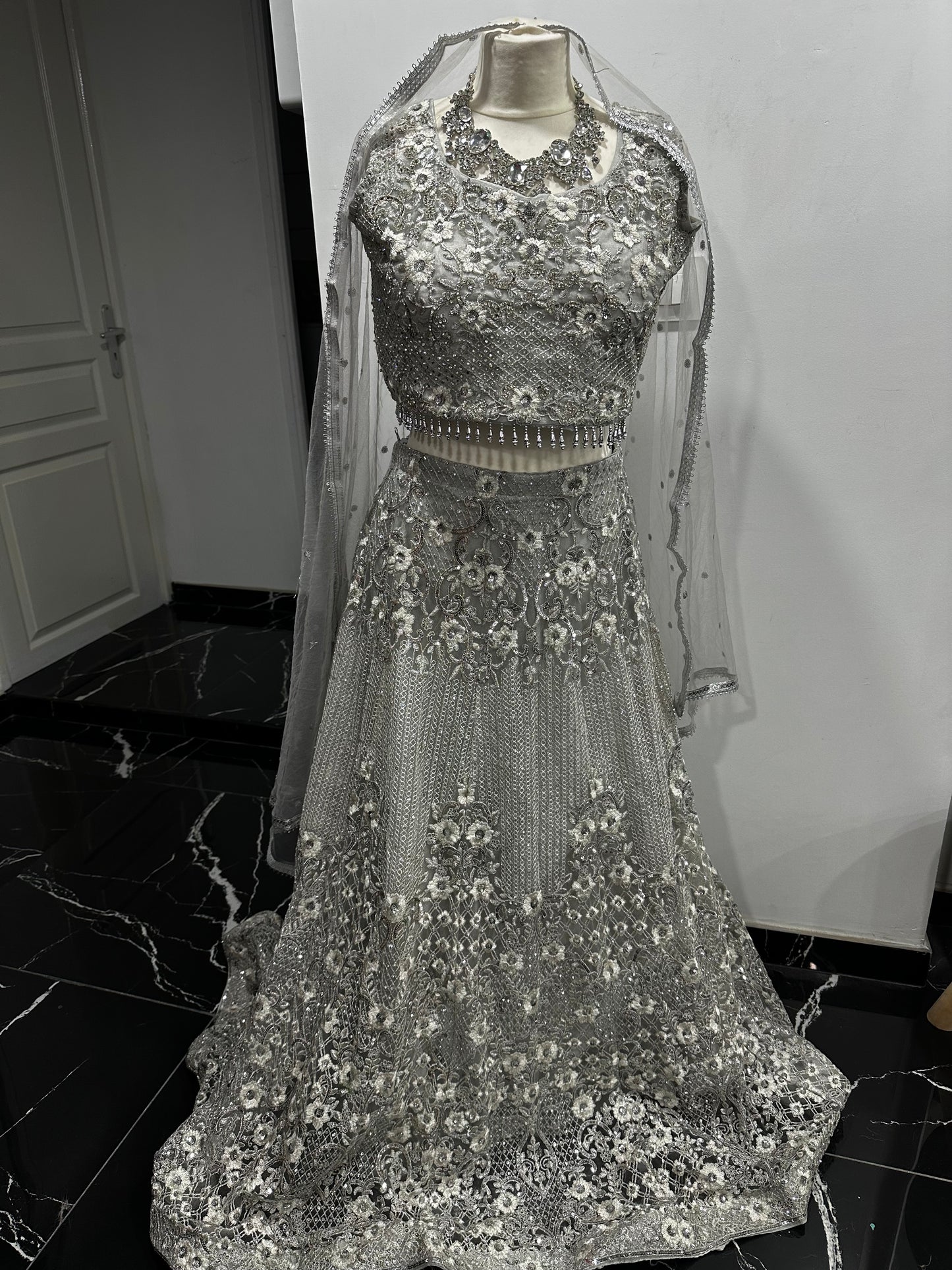 Lehenga gris