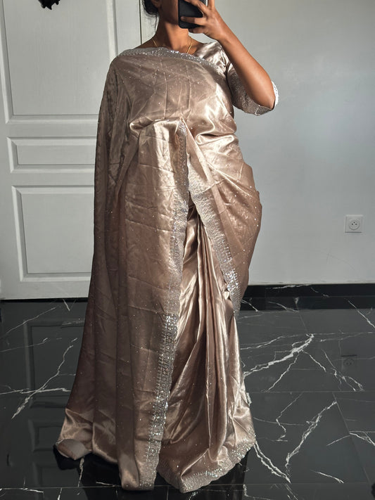 Liyanaa gold one minute saree