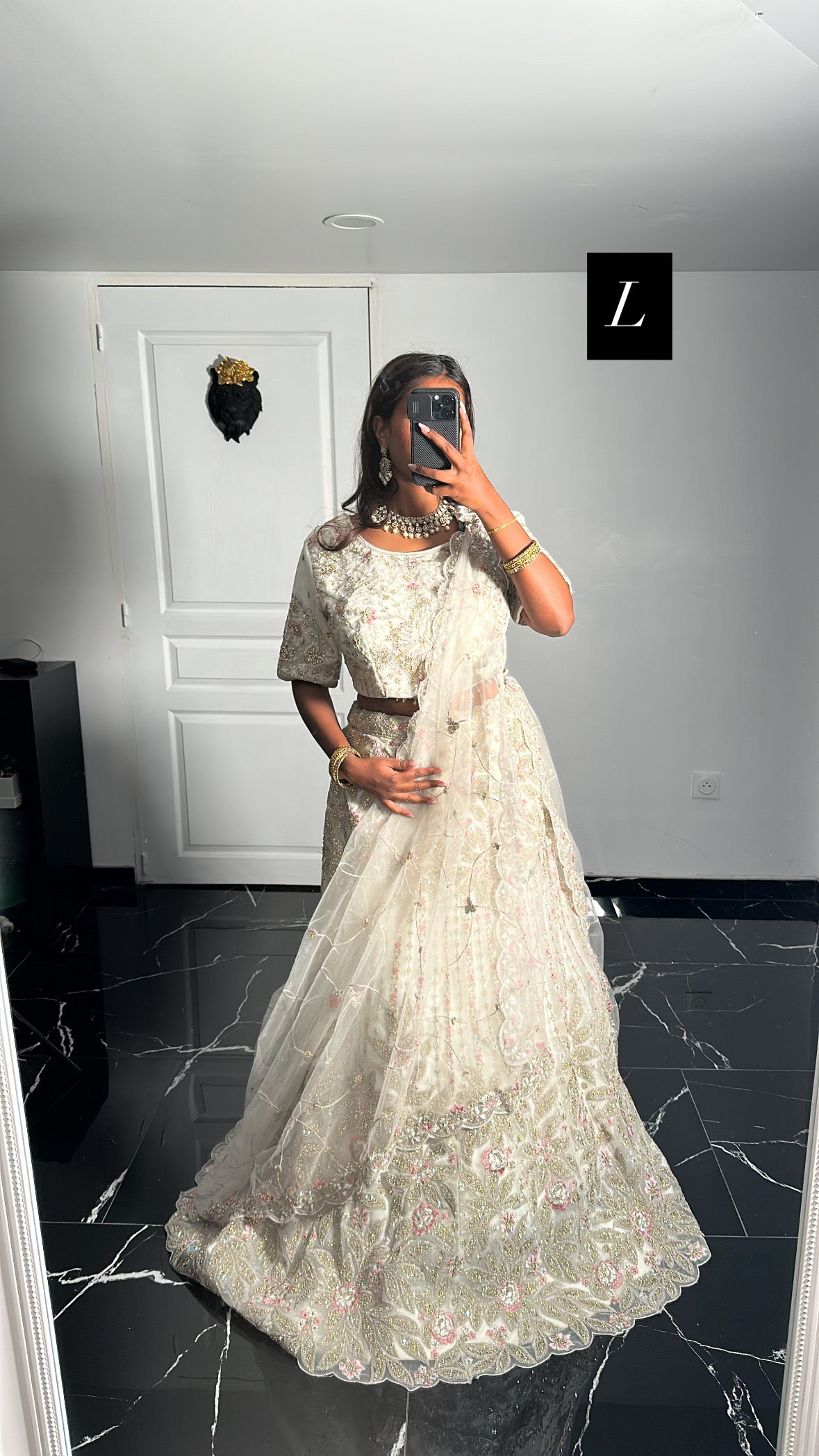 Lehenga ivoire doré – Élégance florale pastel
