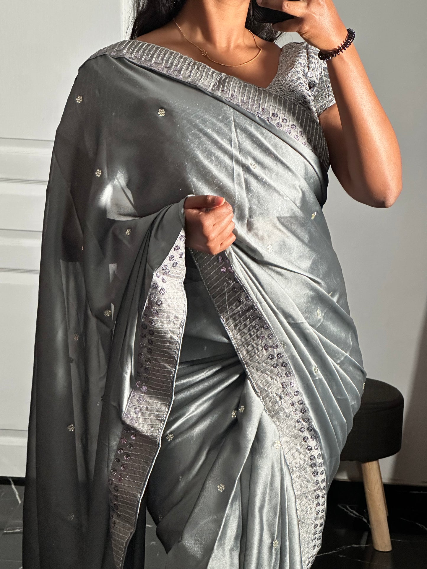 One minute saree gris