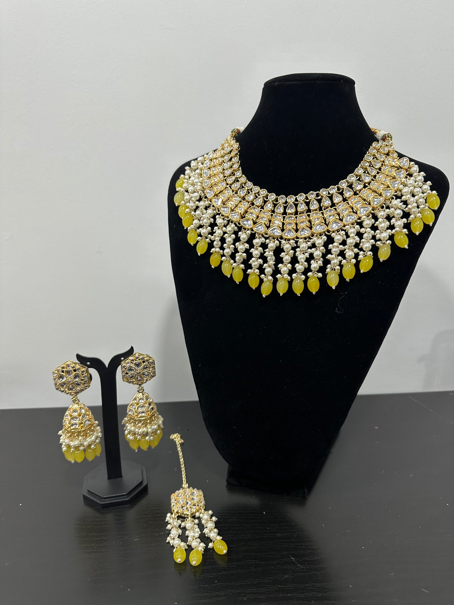 Parure jaune