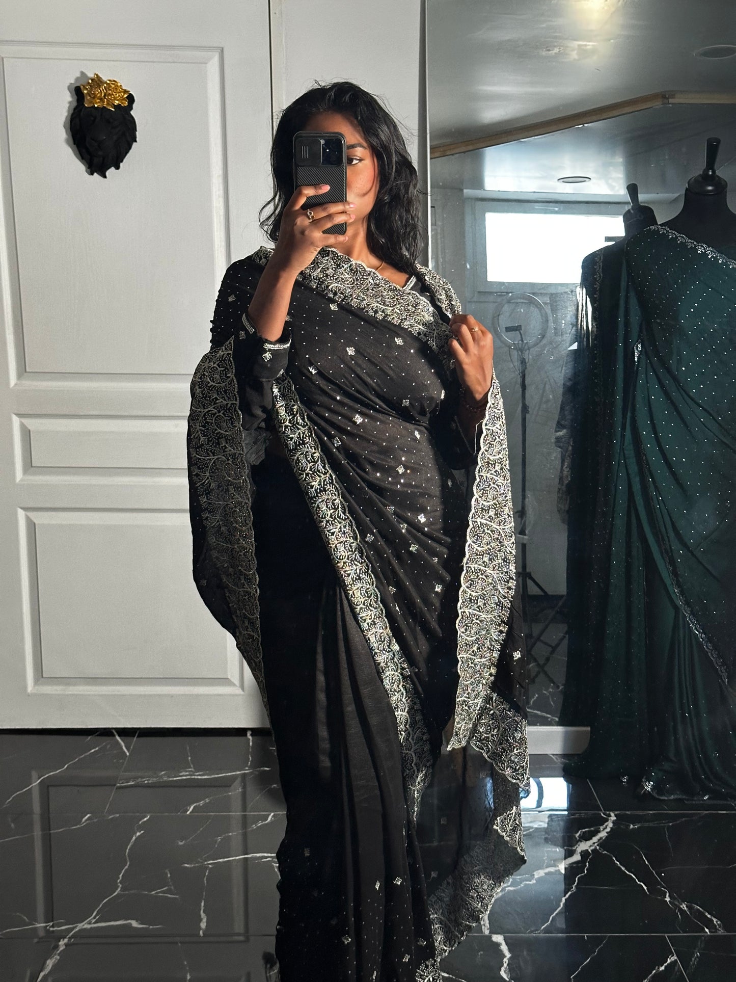 PRETTY noir 1 minute saree