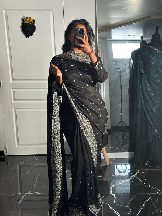 PRETTY noir 1 minute saree