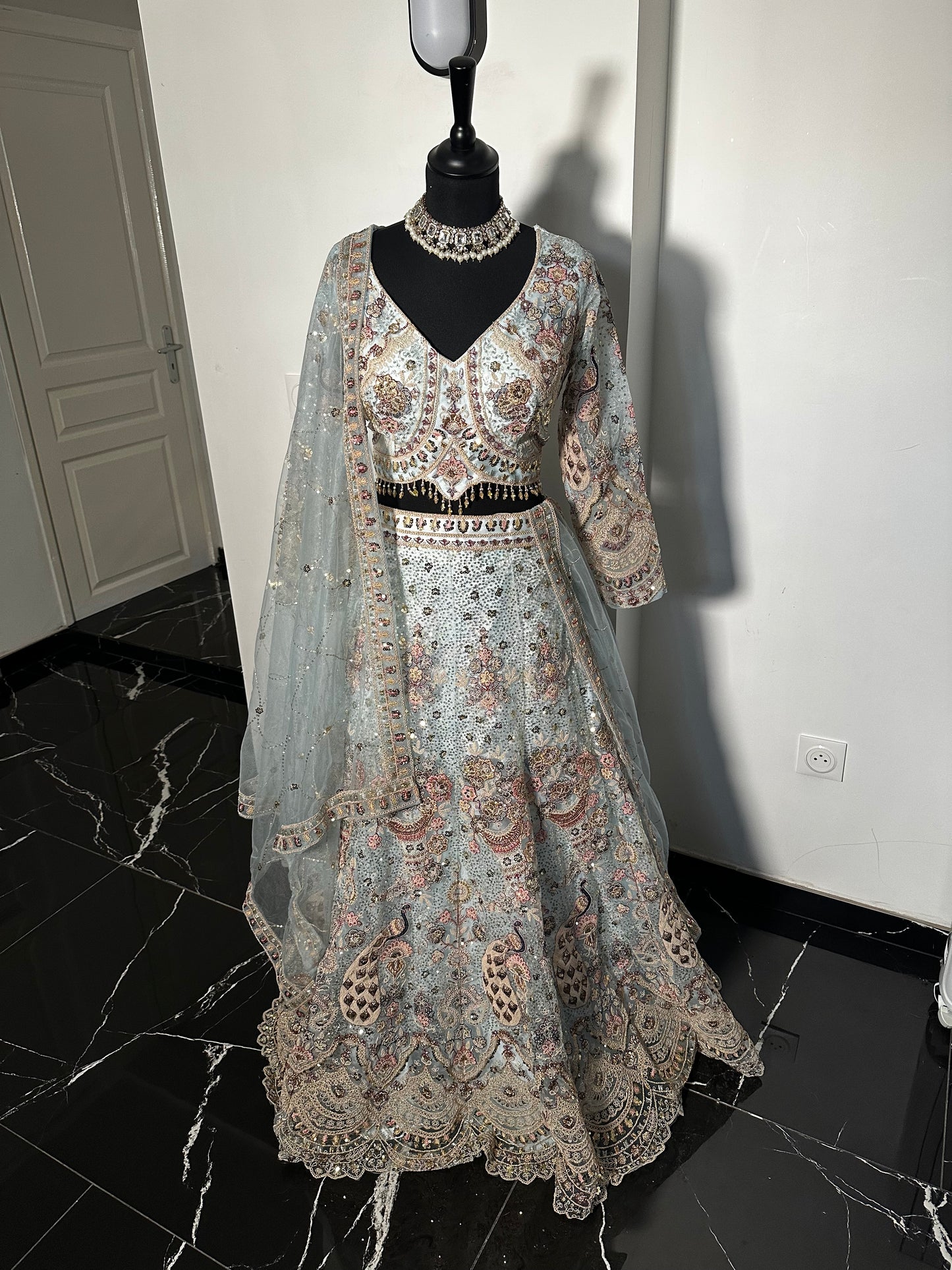 lehenga bleu glacé paon