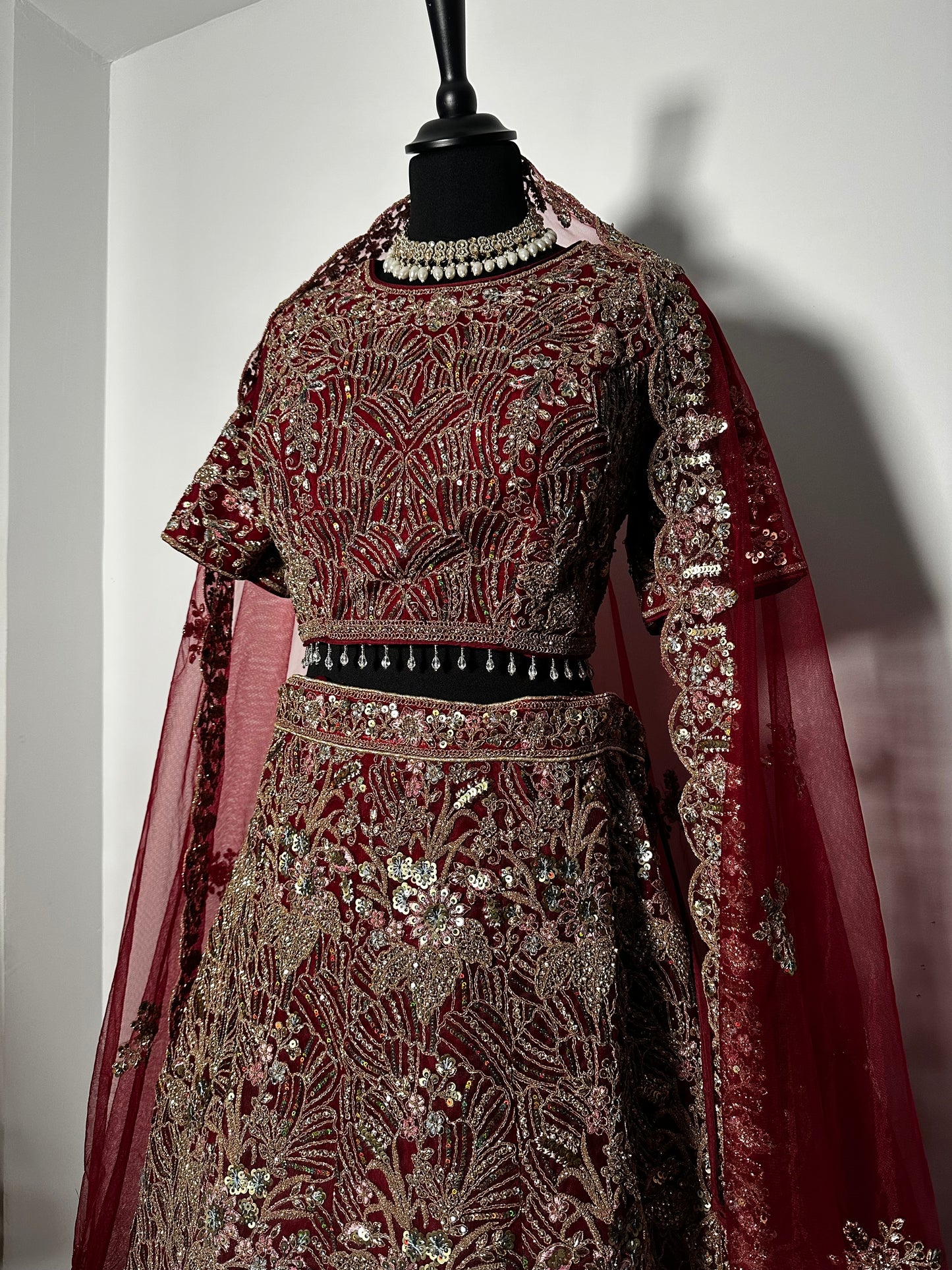 Lehenga 3 pièces bordeaux brodé