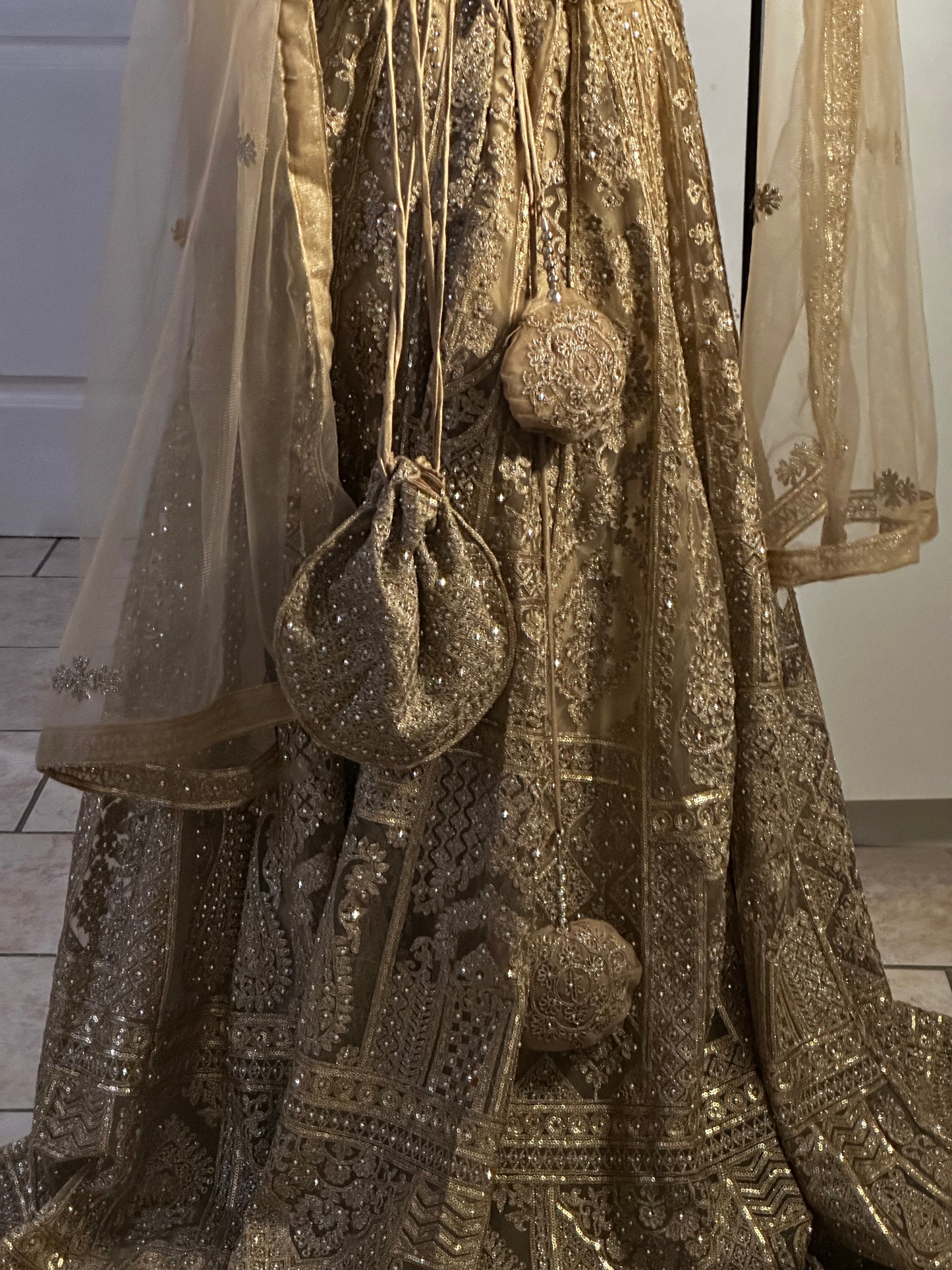 GOLDEN Lehenga
