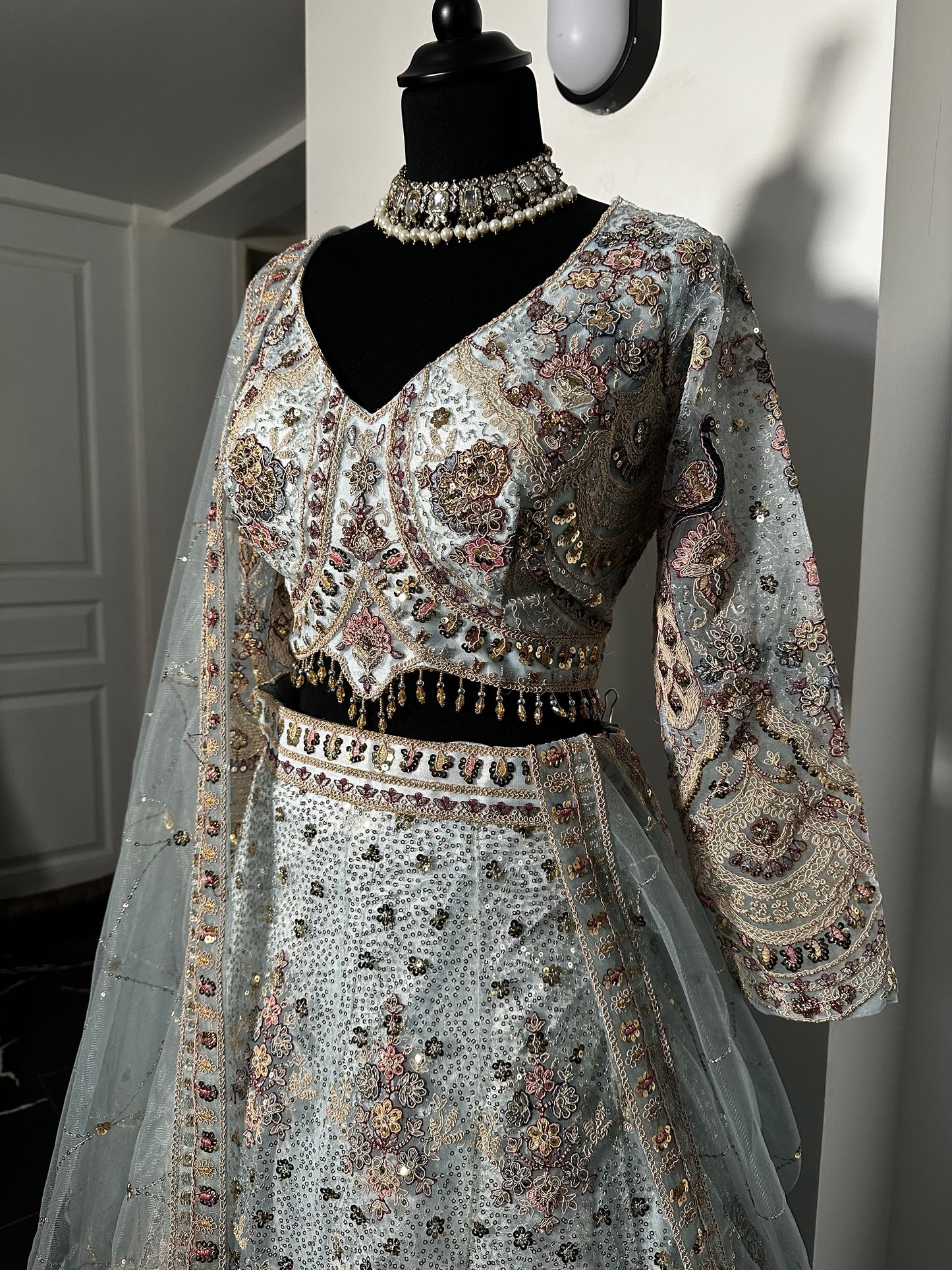 lehenga bleu glacé paon