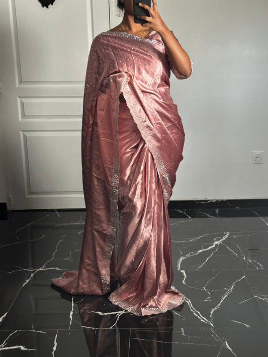 Liyanaa rose one minute saree