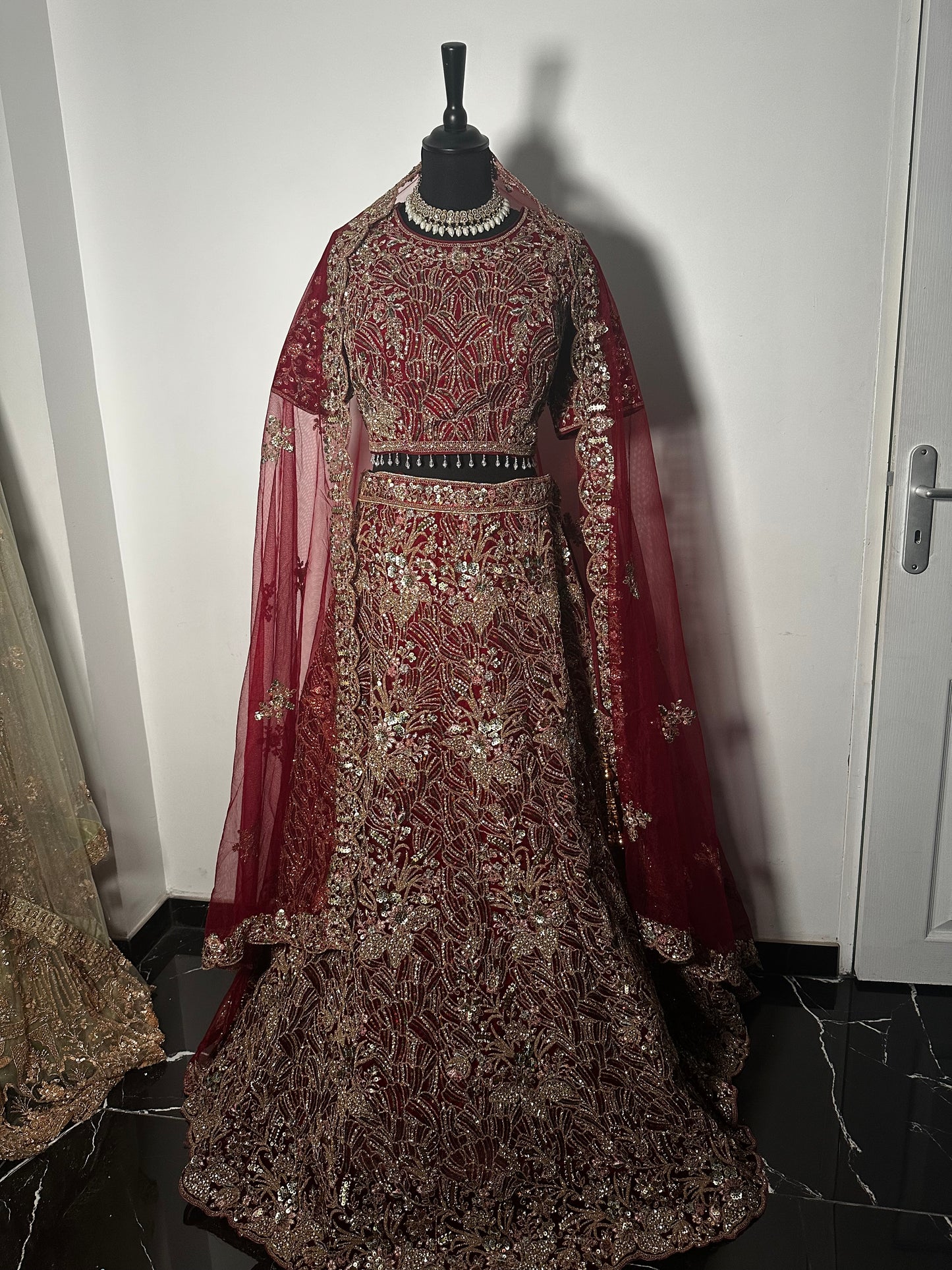 Lehenga 3 pièces bordeaux brodé