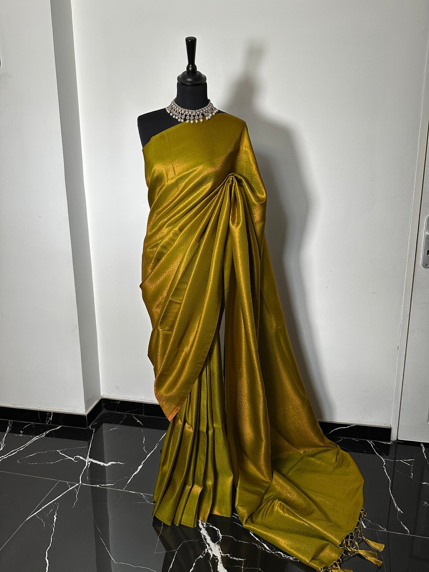 Sari Kubera Pattu Vert Moutarde Doré