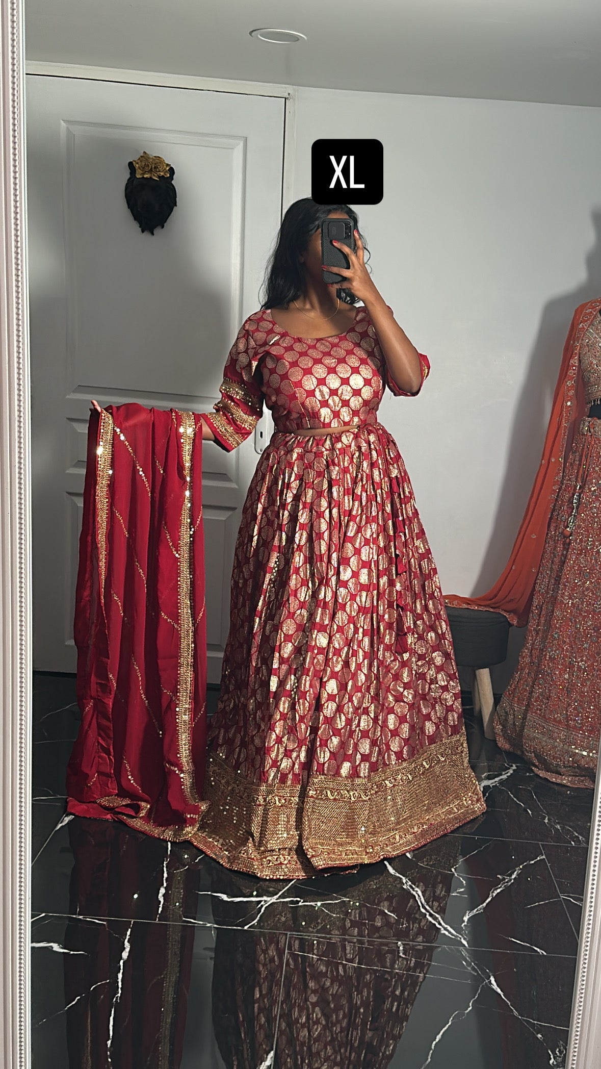 Lehenga Rouge a motif rond